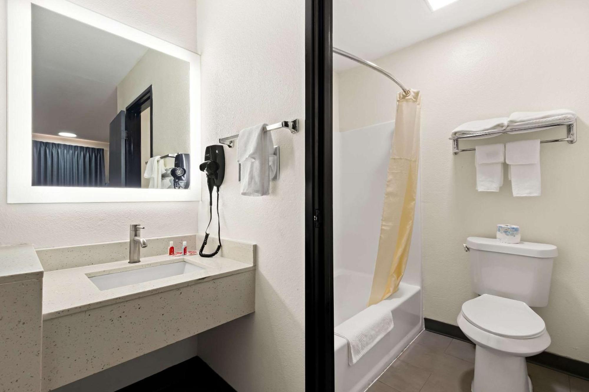 Econo Lodge Дюмес Екстер'єр фото